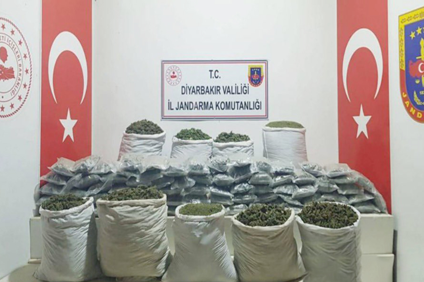 Diyarbakır'da yüklü miktarda uyuşturucu ele geçirildi  