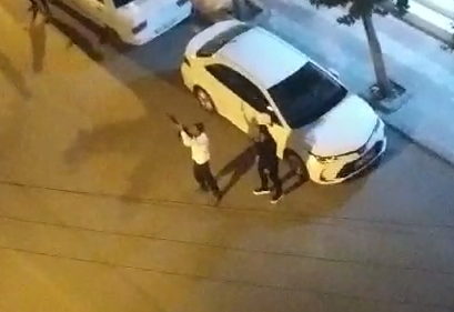 Magandalar uzun namlulu silahla sokak ortasında dehşet yaşattı - ÖZEL HABER