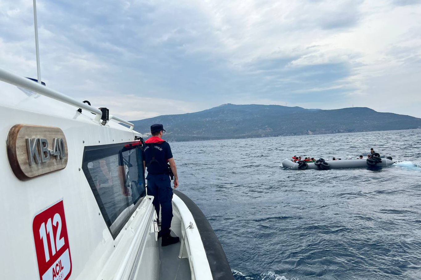 İzmir açıklarında 71 düzensiz göçmen yakalandı
