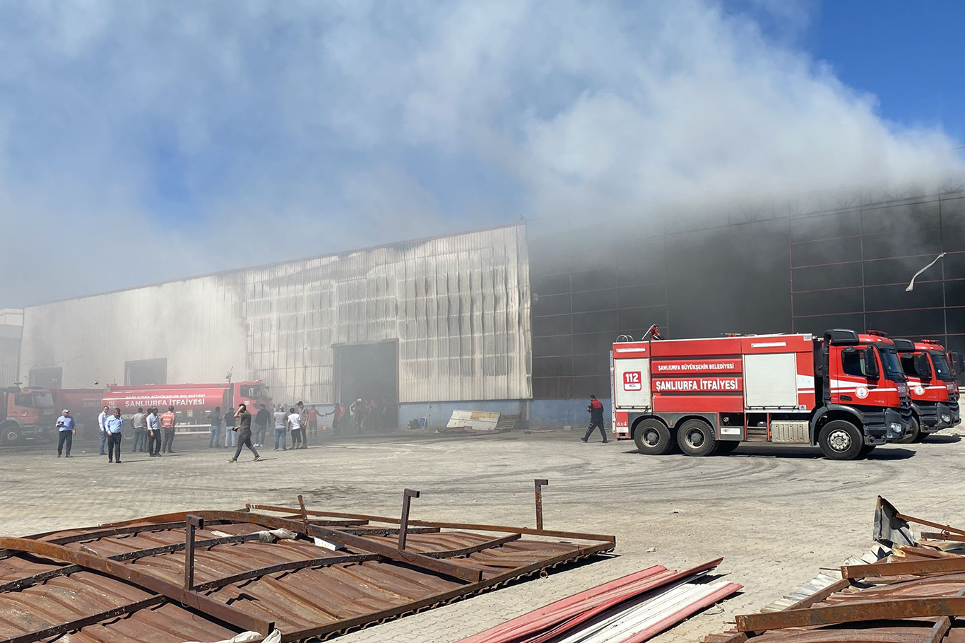 Geri dönüşüm fabrikası alevlere teslim