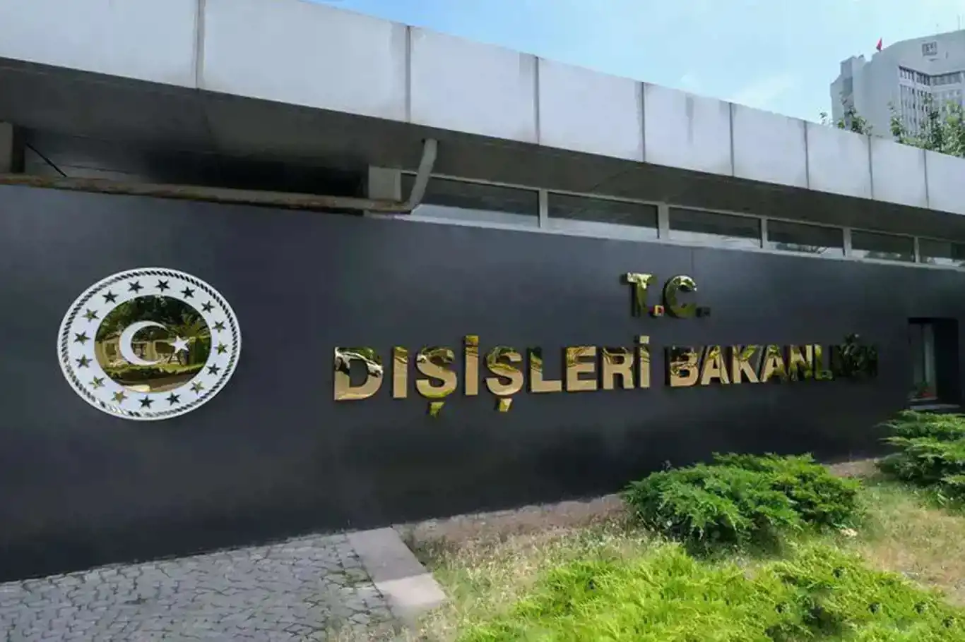 Müslüman mezarlığına saldırı