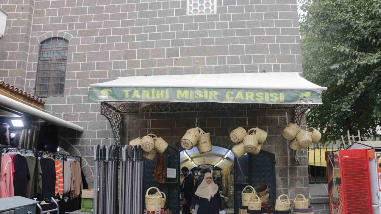 Diyarbakır’da tarihi geçitte 100 yıldır baharatçılık yapılıyor