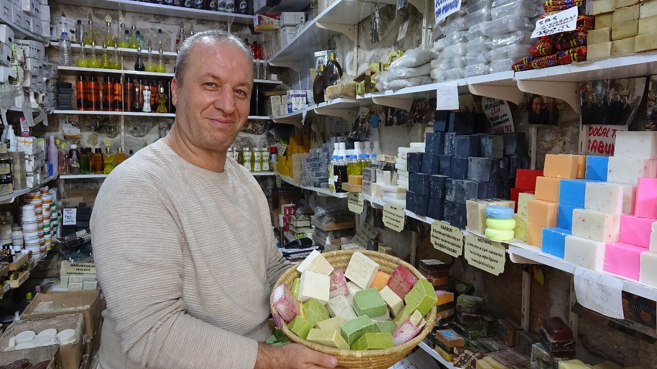 Mardin’in doğal sabunları turistlerin ilgisini çekiyor