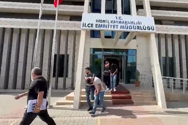 Diyarbakır'da müstehcen görüntüyle şantaj yapan çete yakayı ele verdi