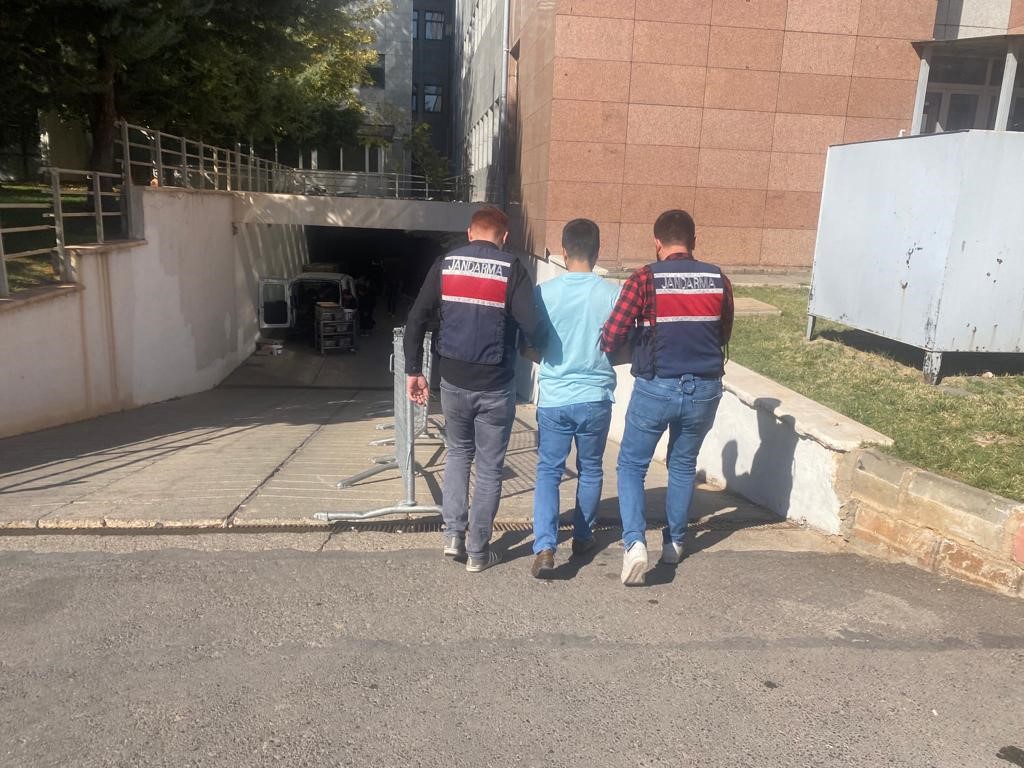 7 vatandaşı 40 bin lira dolandıran şahıs cezaevine konuldu