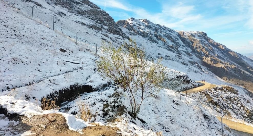 Batman'ın dağları beyaz örtüyle kaplandı