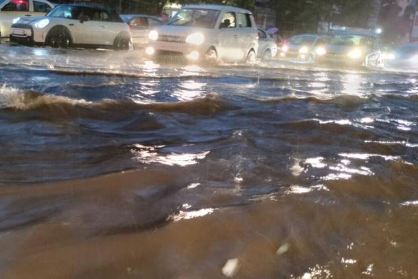 Şanlıurfa'da sağanak yağış etkili oldu