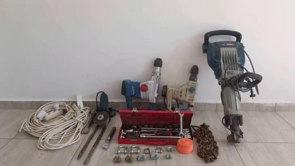 Kaçak kazı yapan şahıslar jandarmadan kaçamadı