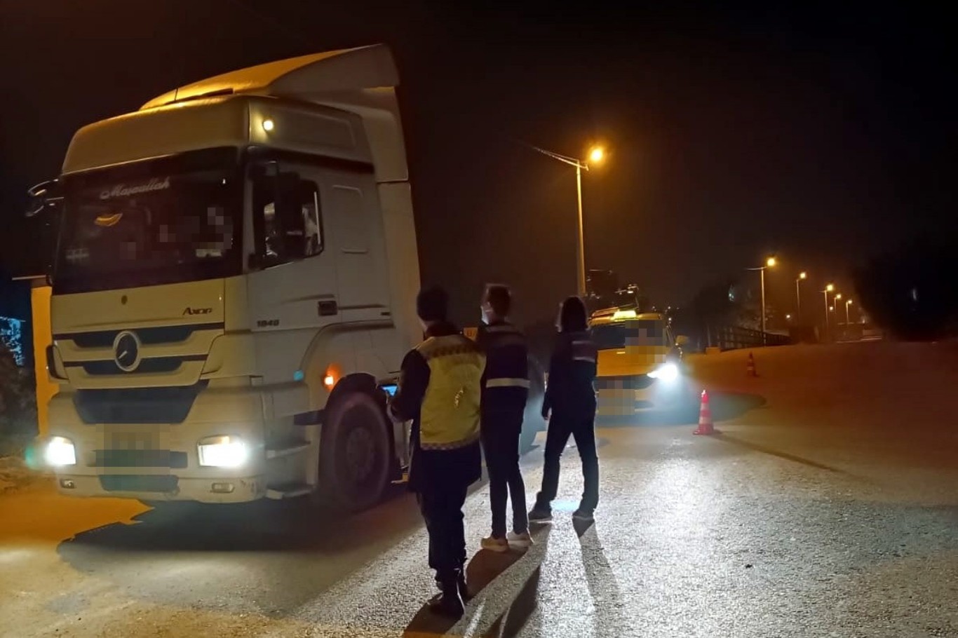 Nusaybin'in kırsal mahallelerinde yol kontrolü