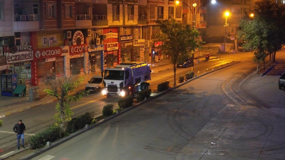 Kentte temizlik ve bakım çalışmalarına sürüyor