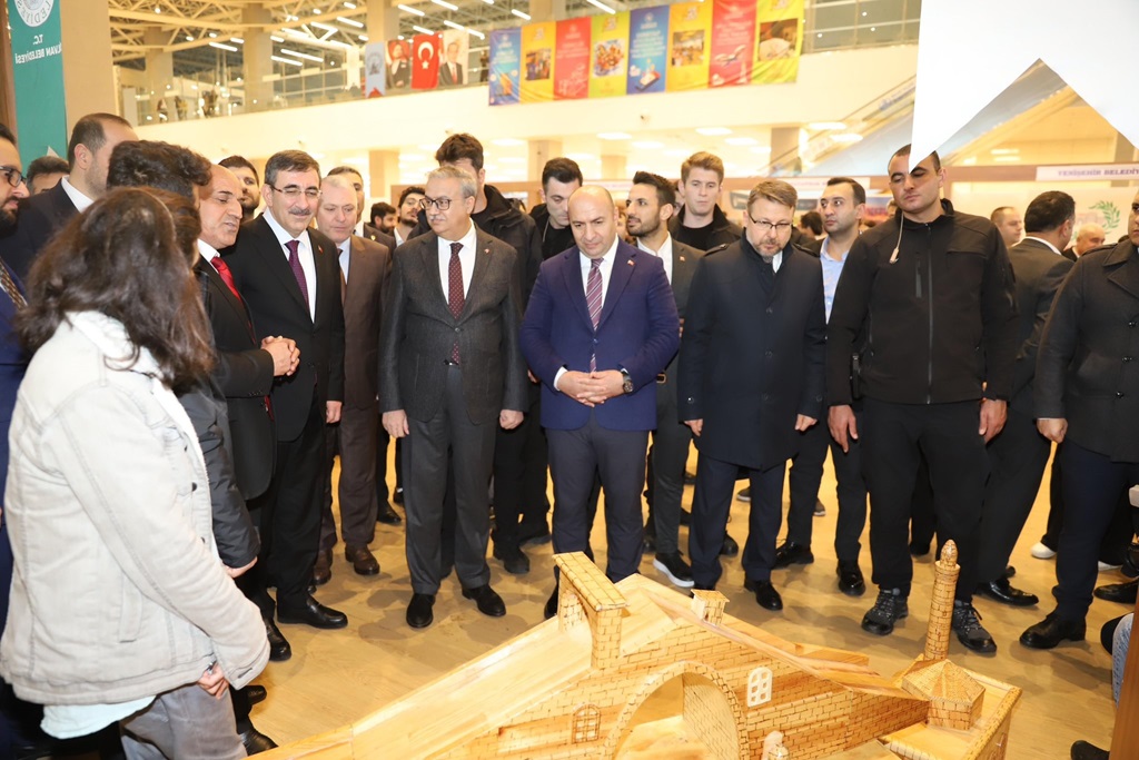 Cumhurbaşkanı Yardımcısı Yılmaz, İstanbul'da Diyarbakır Tanıtım G&uuml;nlerine katıldı
