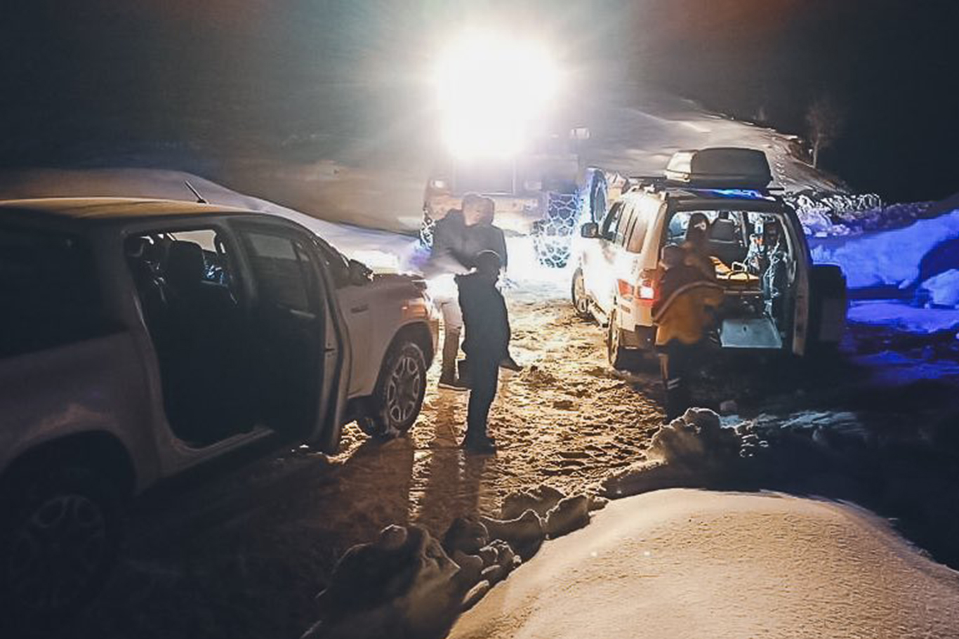 Batman ekibi, Muş'ta rahatsızlanan hasta 12 saat süren karla mücadelenin ardından ulaştı