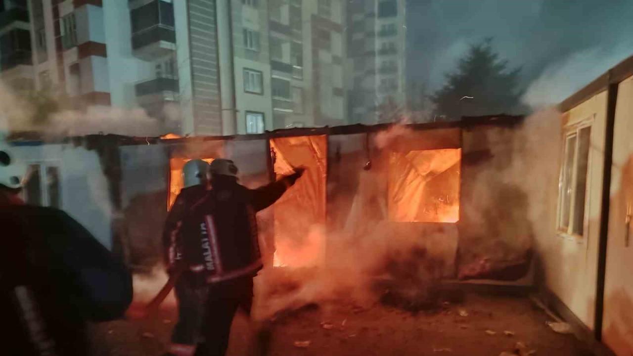 Deprem bölgesinde konteyner yangını