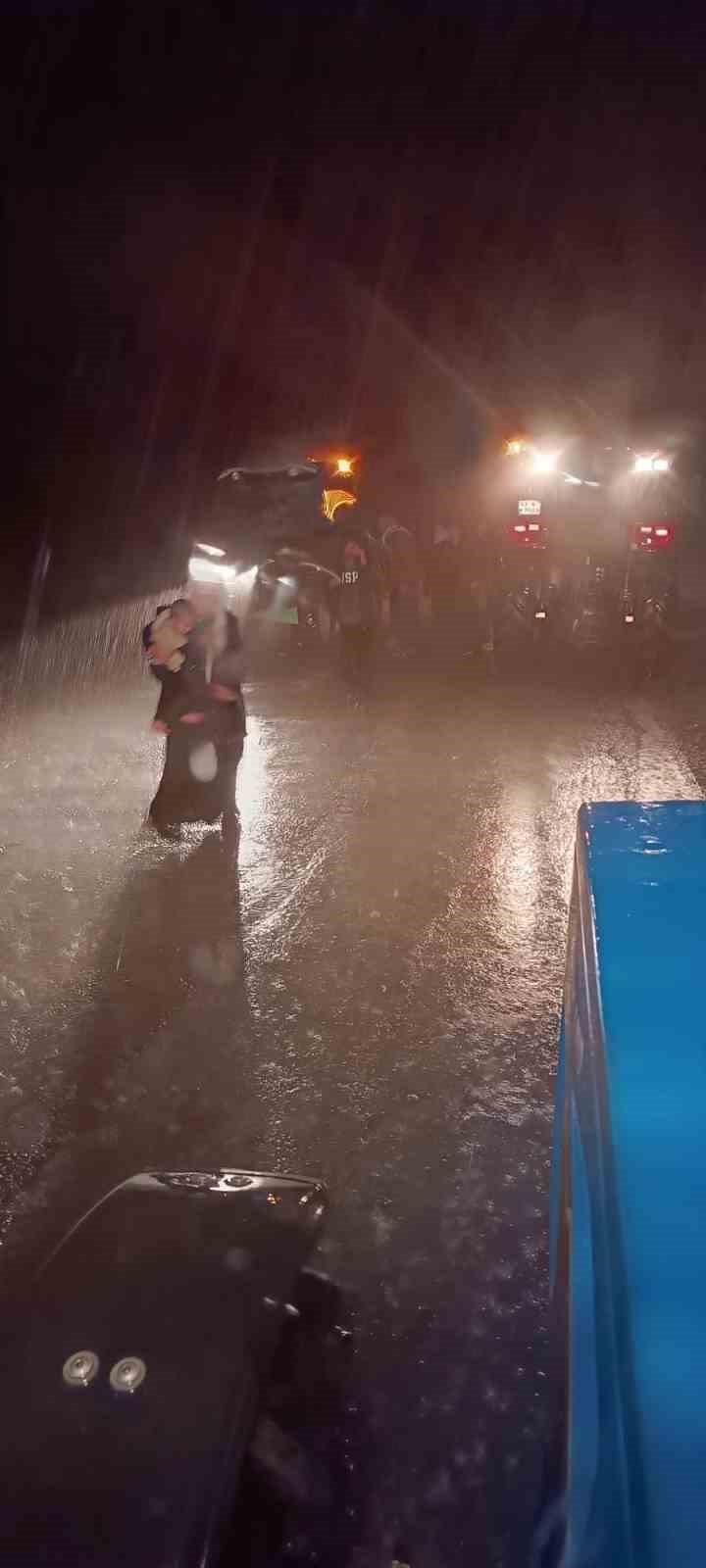 Siverek sel felaketi: 5 kişi son anda kurtarıldı