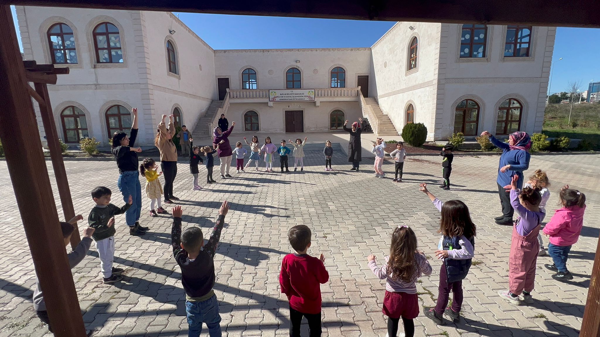 Çocuklar baharı getirdi!