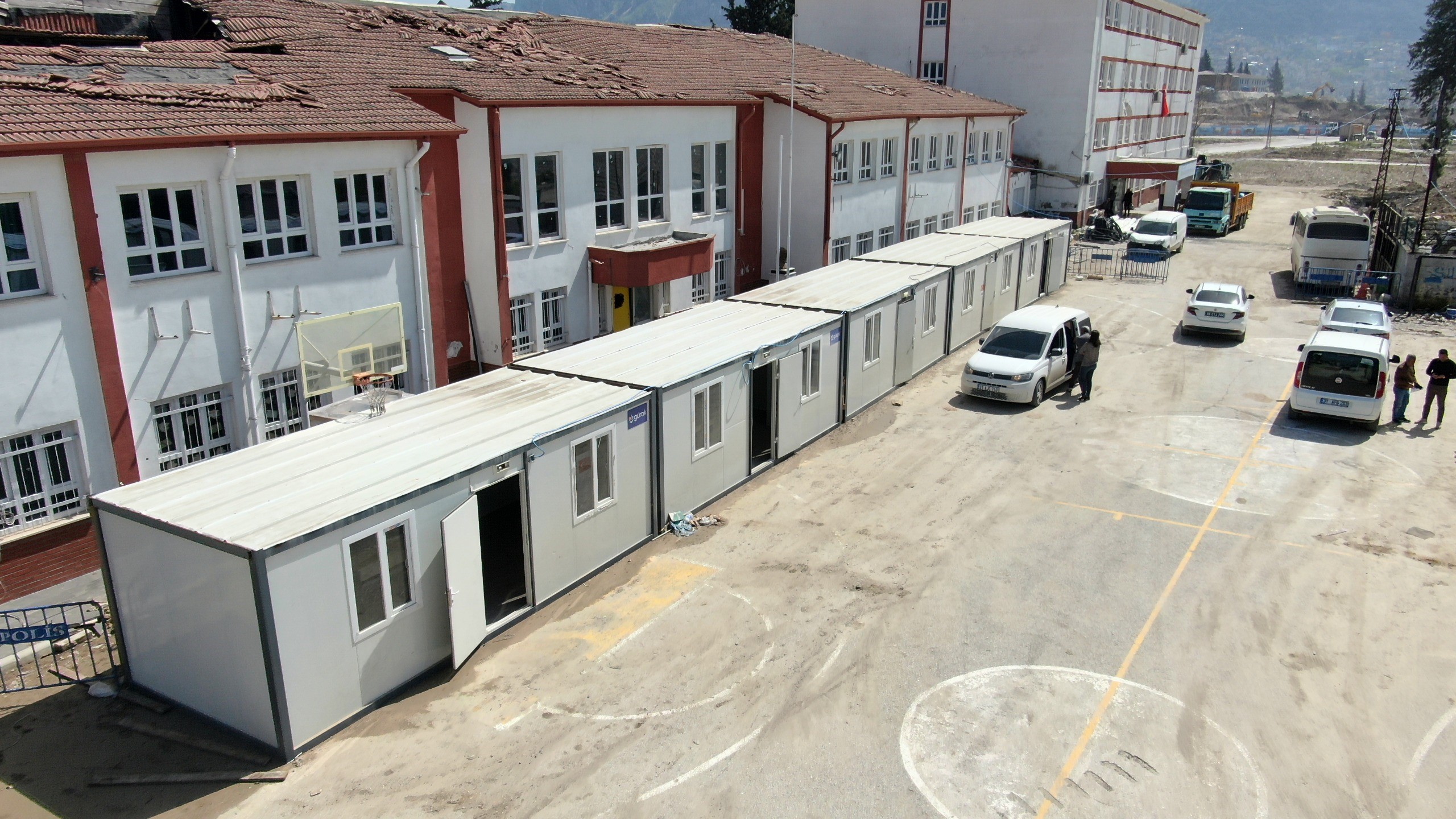 Enkaz kentte 96 konteyner seçim alanı kuruldu