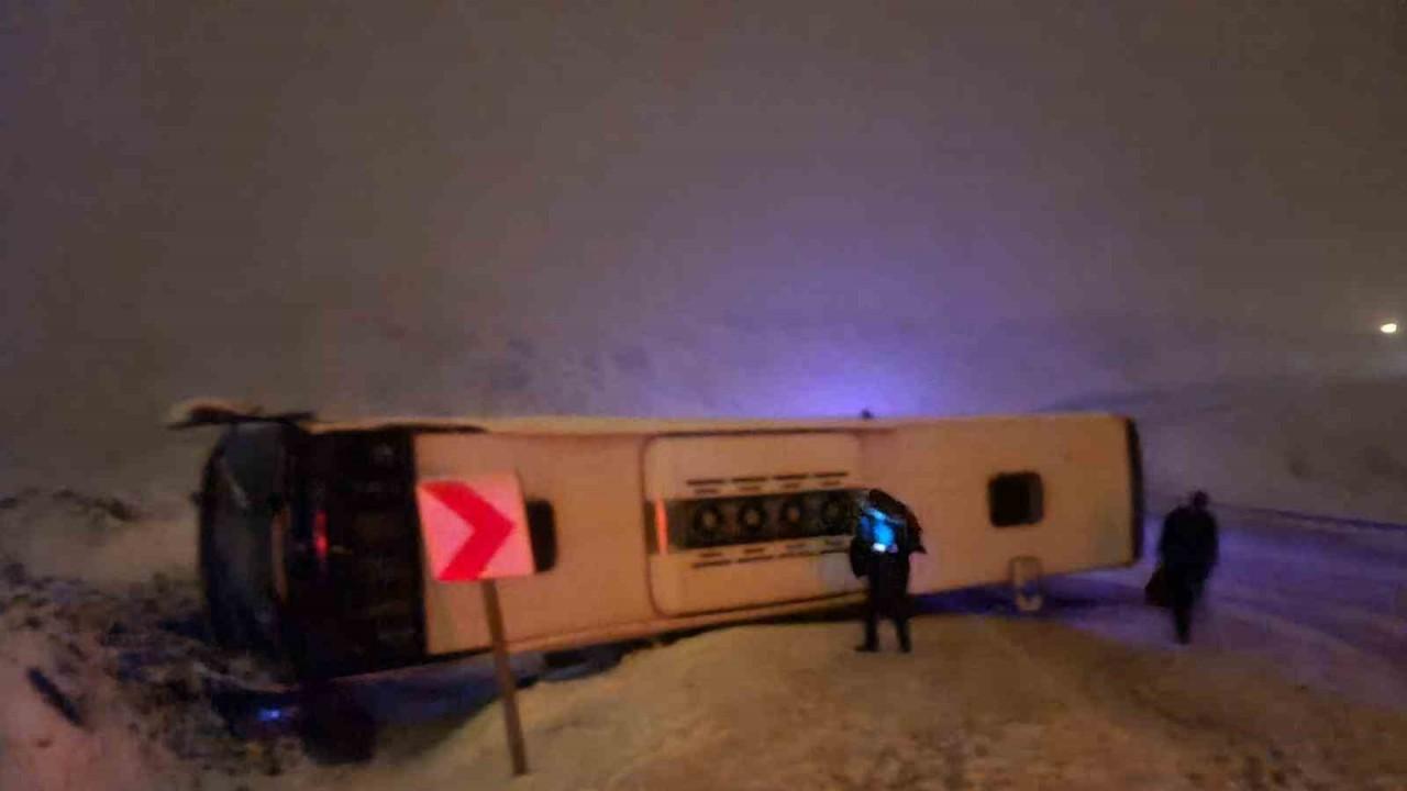Bingöl’de Kontrolden Çıkan Otobüs Yan Yattı: 21 Yaralı