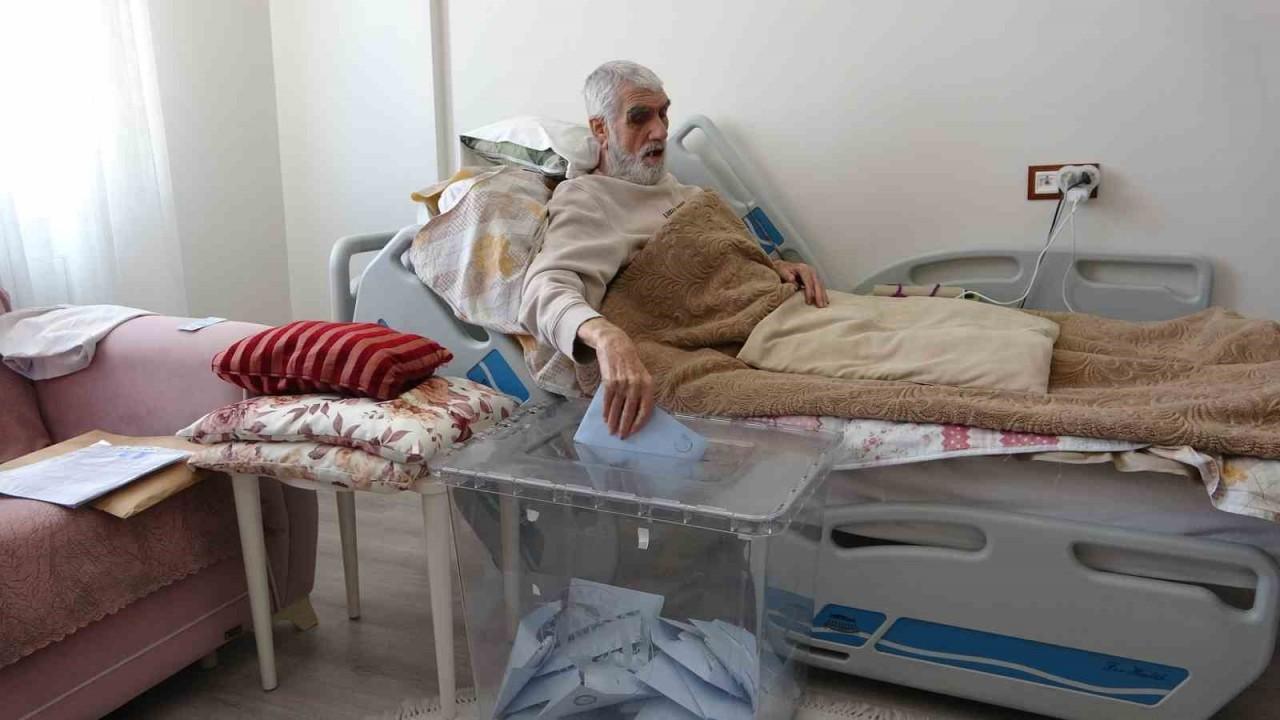 Diyarbakır’da bazı seçmenler evlerinde oy kullandı