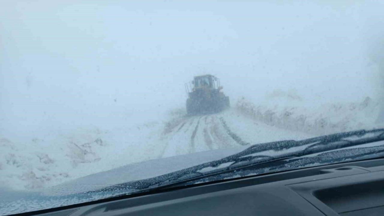 Pervari’de mahsur kalan 8 araç kurtarıldı