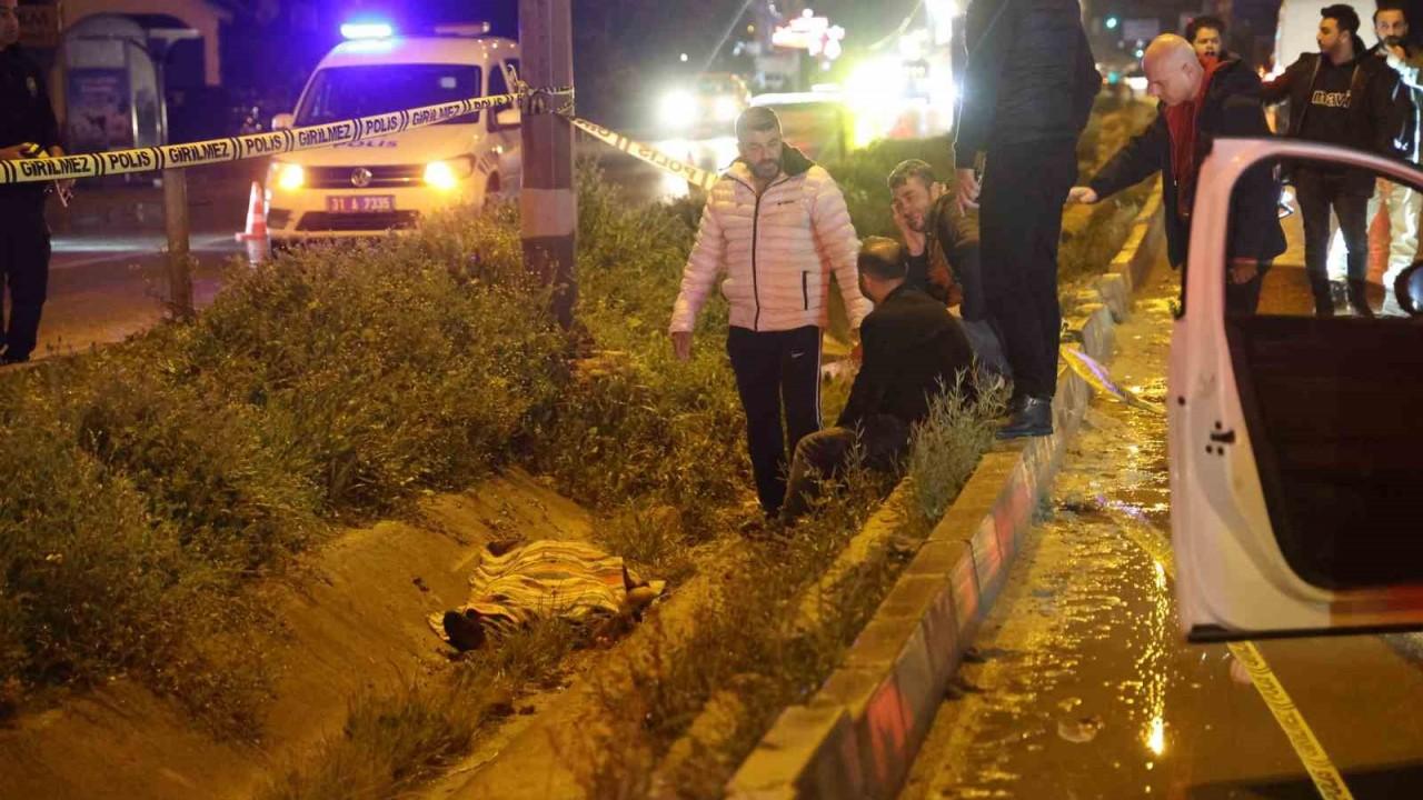 Yolun Karşısına Geçmek Isteyen 2 Kişiye Otomobil Çarptı: 1 Ölü