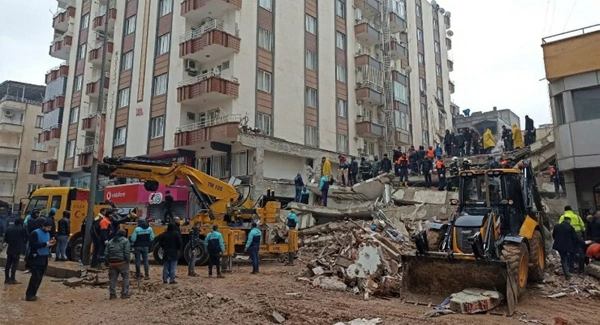 51 kişinin &ouml;ld&uuml;ğ&uuml; Furkan Apartmanı'nda kolon kesildiği bilirkişi raporuyla tespit edildi