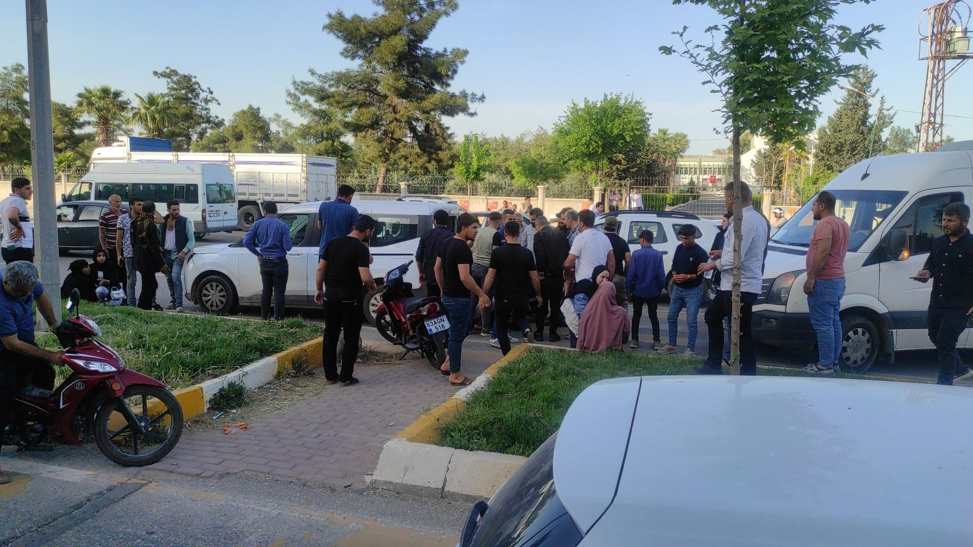 Şanlıurfa'da Trafik Kazası: Kadın Gözyaşları İçinde İzledi