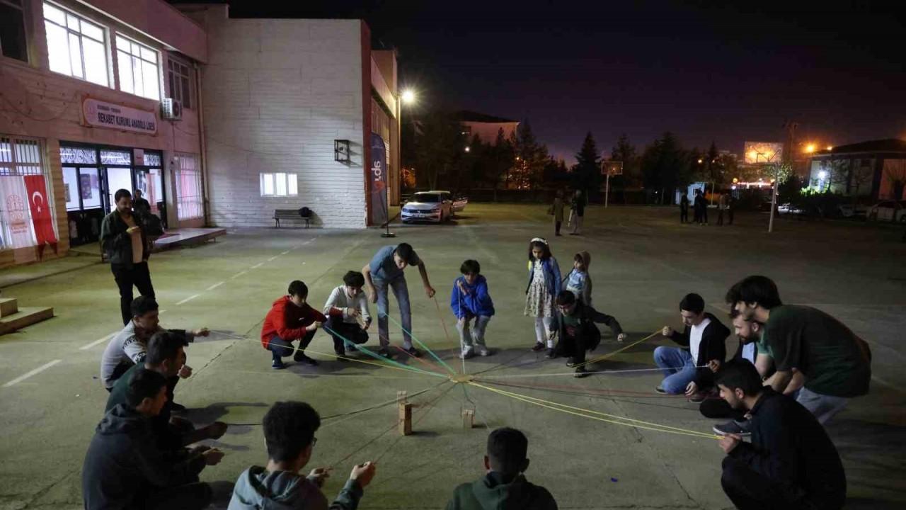 Diyarbakır’da pansiyonda kalan öğrenciler uzay yolculuğuna çıktı