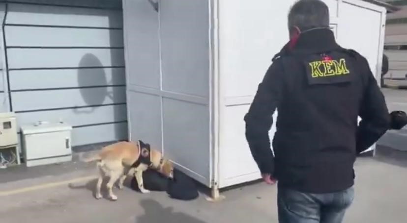 Kayseri&rsquo;ye şehirlerarası otob&uuml;sle uyuşturucu sokmaya &ccedil;alışanlar yakalandı