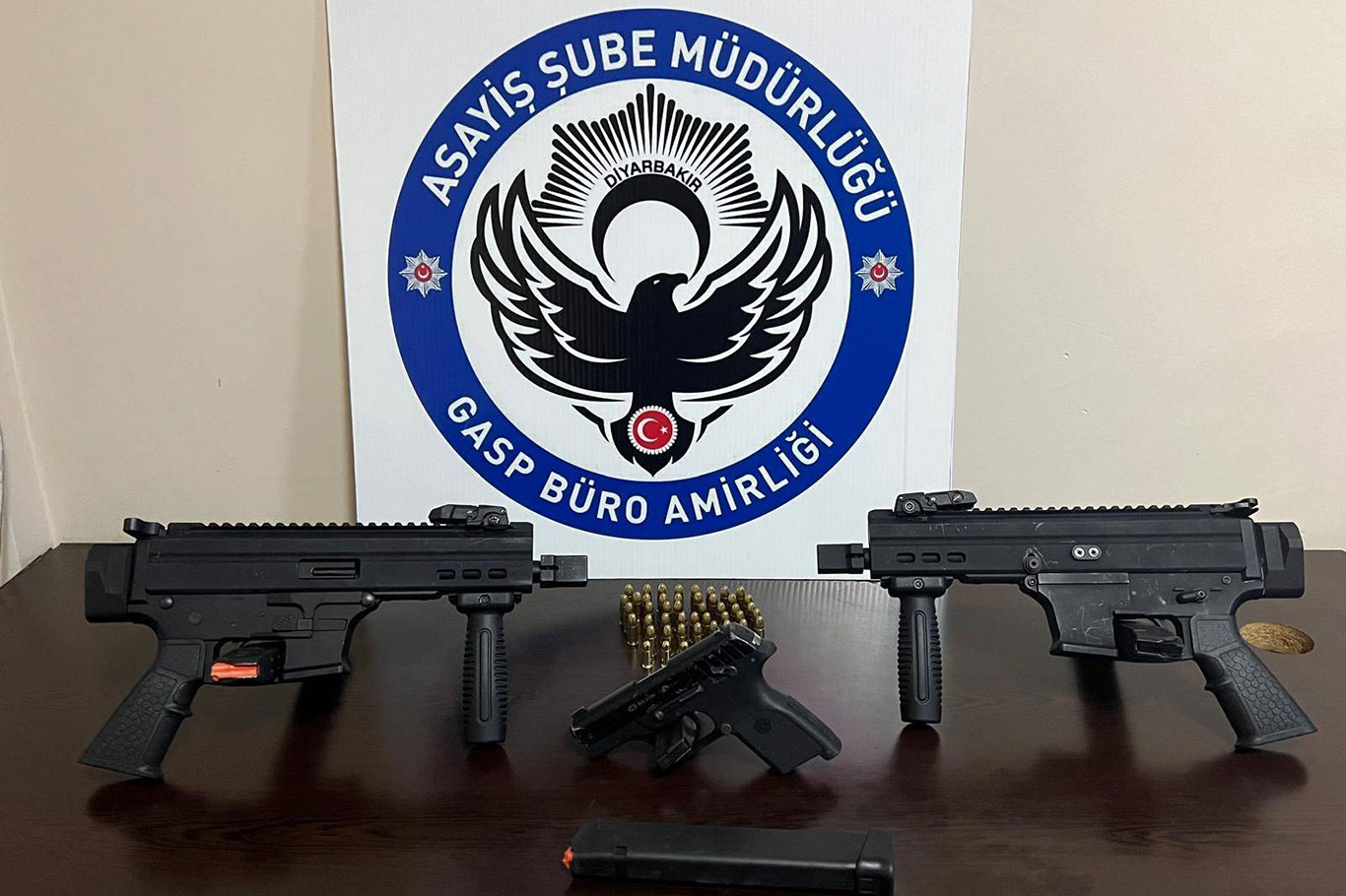 Diyarbakır'da kahvehaneye ateş a&ccedil;an 4 şahıs yakalandı