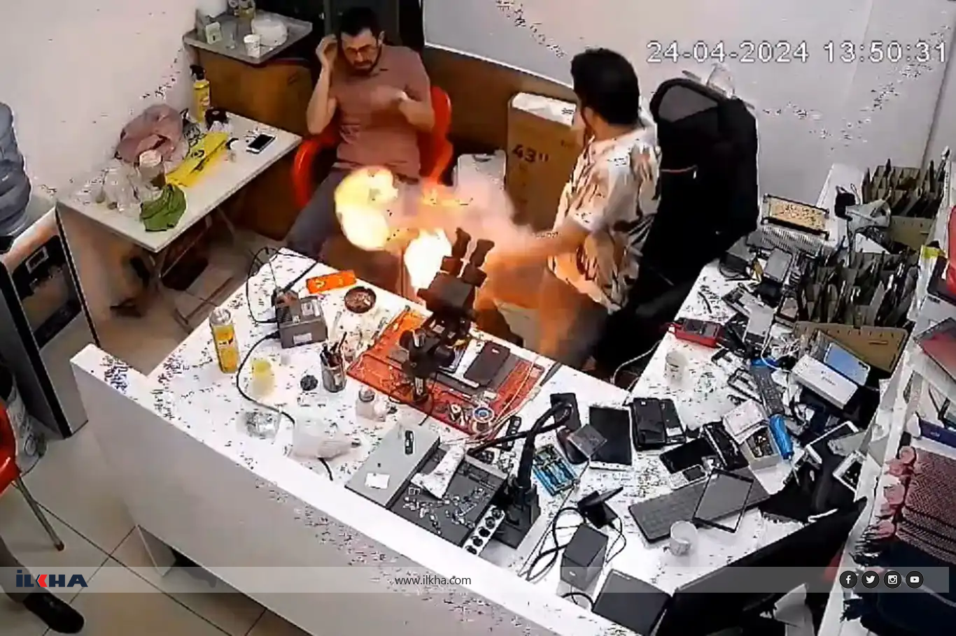 Batman'da cep telefonu bomba gibi patladı!