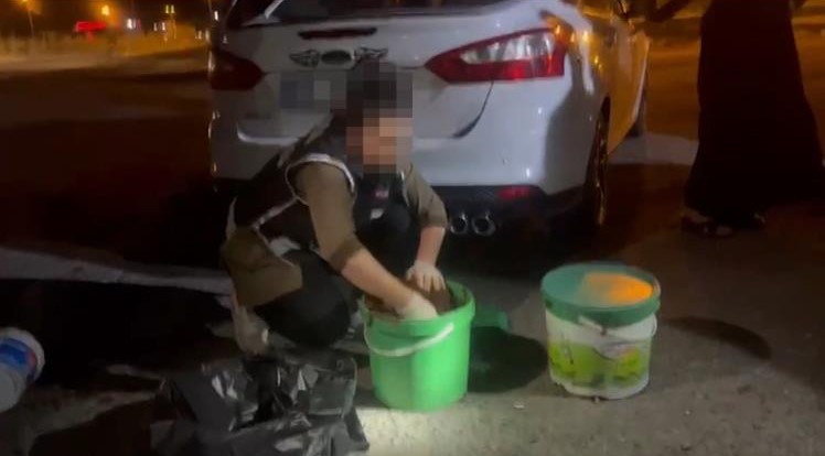 Diyarbakır’da Salça Kovalarında Silah Ele Geçirildi