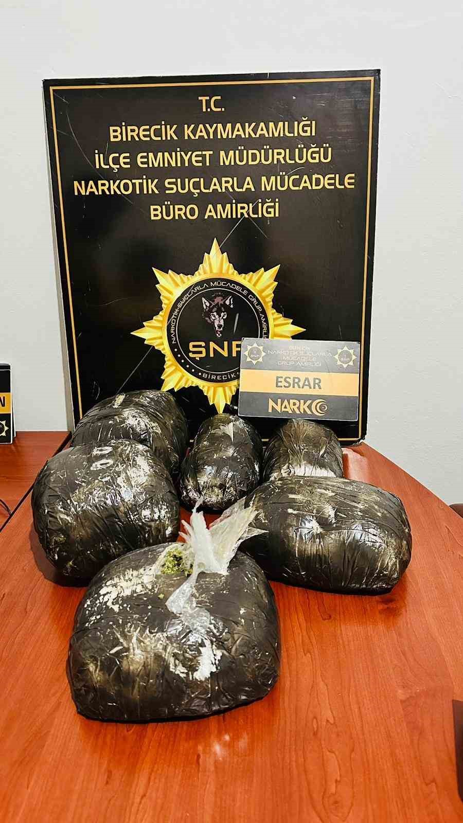 Birecik&rsquo;te 7 kilo 360 gram esrar maddesi ele ge&ccedil;irildi