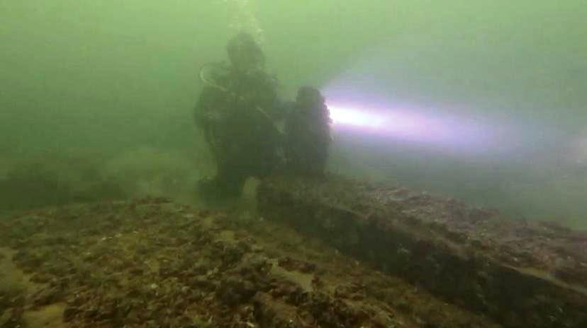 Dicle Baraj Gölü’nde mezarlıklar ve birçok yapı görüntülendi