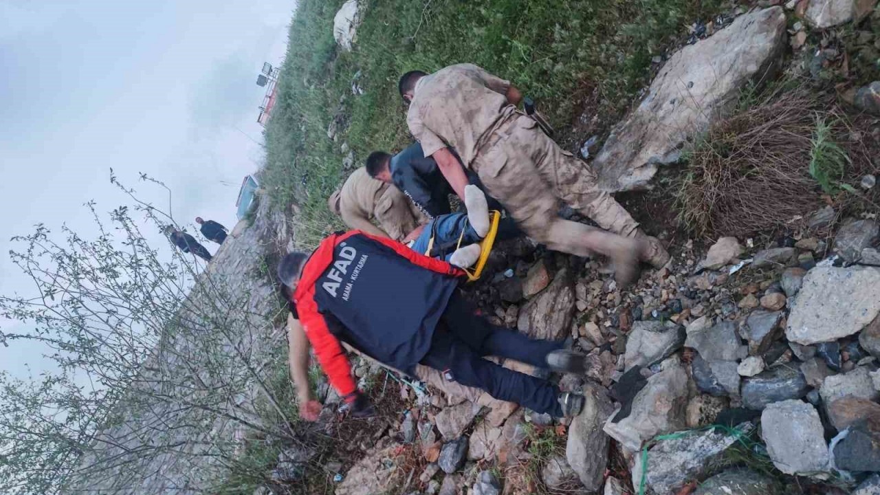 Tatvan&rsquo;da minib&uuml;s şarampole yuvarlandı: 1 &ouml;l&uuml;, 11 yaralı