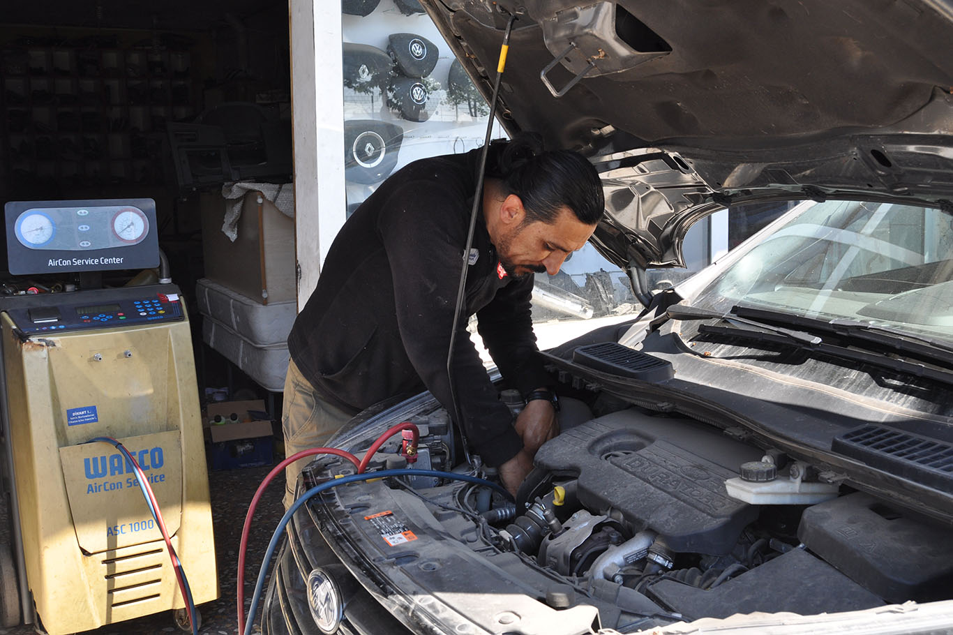 Batman'da sıcaklar araç klima bakımını artırdı