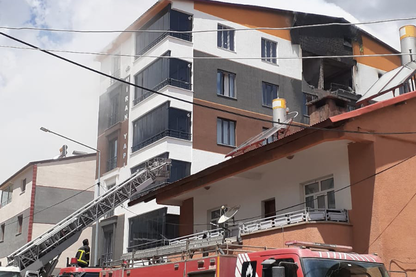 Bitlis'te doğal gaz patlaması: Bir &ouml;l&uuml;