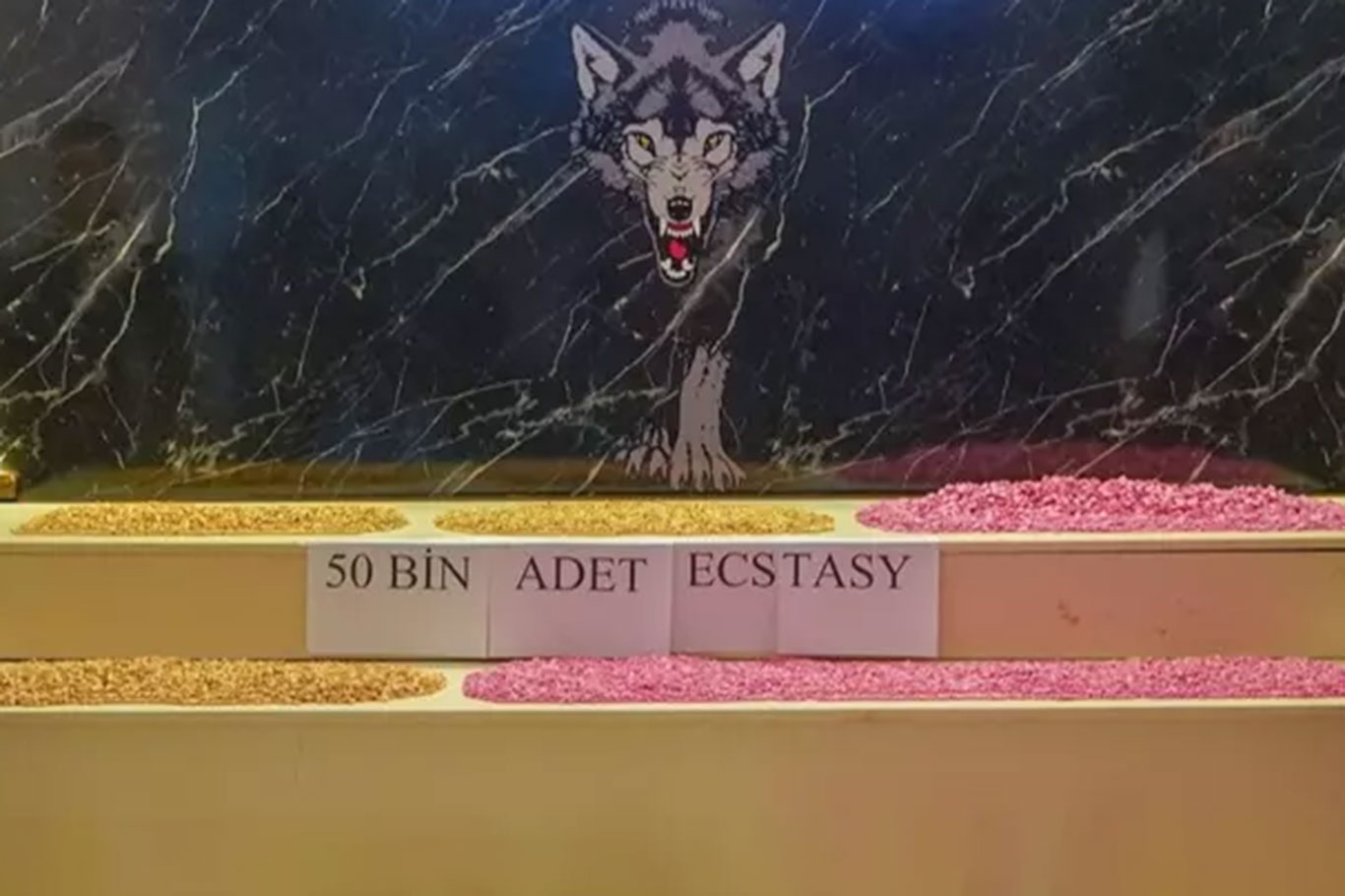 Sınır kapısında 50 bin uyuşturucu hap ele ge&ccedil;irildi