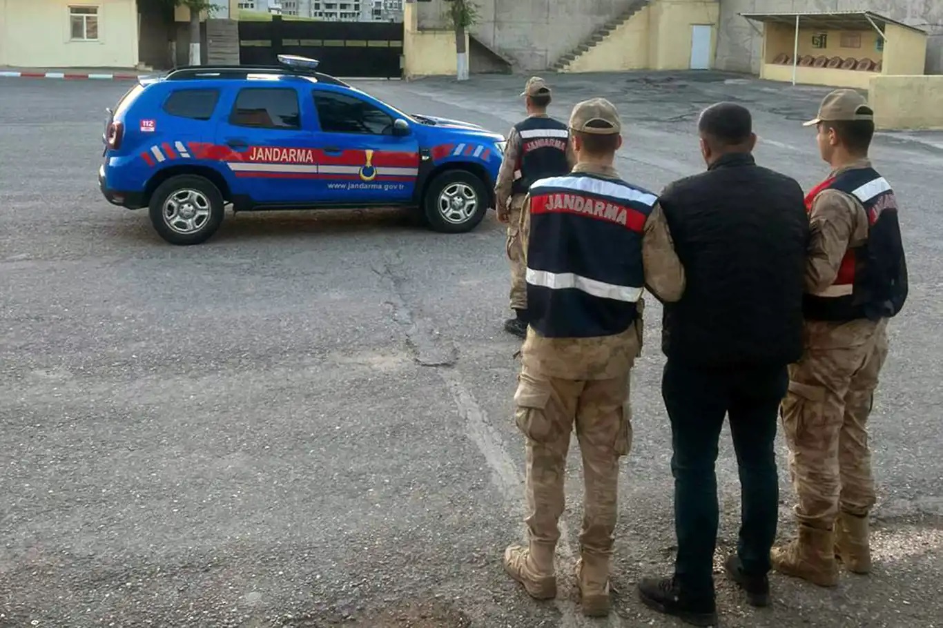 Tekirdağ ve Kırklareli'nde uyuşturucu operasyonu: 15 g&ouml;zaltı