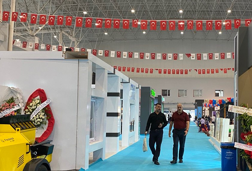 Şanlıurfa'da açılan yapı inşaat fuarı beklenen ilgiyi göremedi