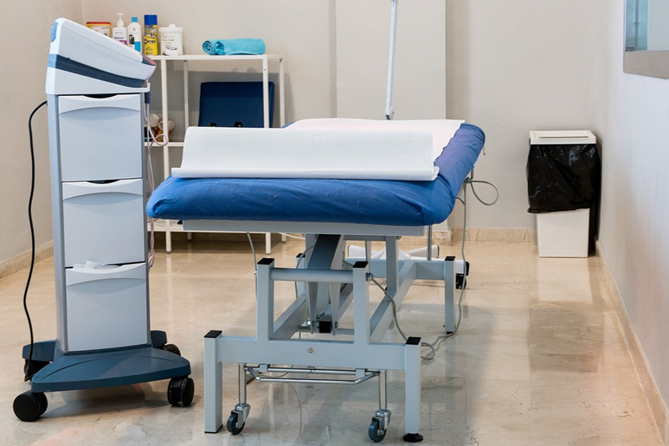 Başıboş sokak k&ouml;peğinin saldırısına uğrayan şahıs yaralandı