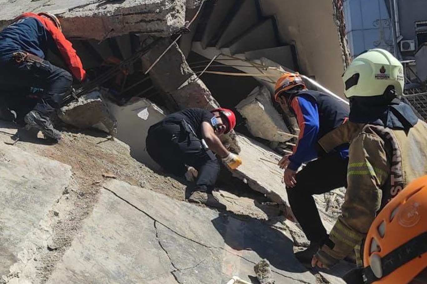 K&uuml;&ccedil;&uuml;k&ccedil;ekmece'de &ccedil;&ouml;ken binanın sahibi g&ouml;zaltına alındı