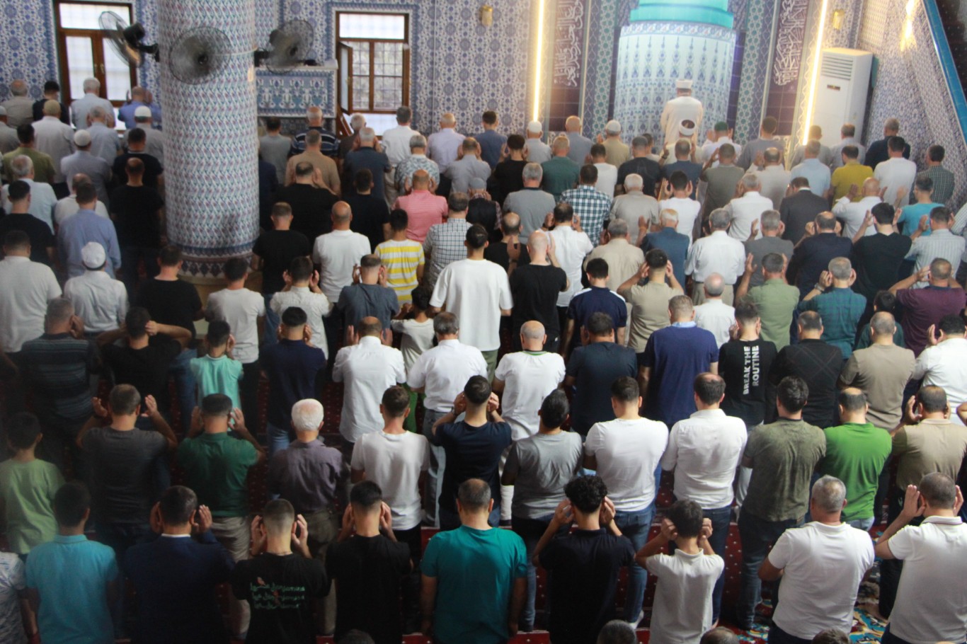 Mardin’de bayram namazı tekbirlerle eda edildi