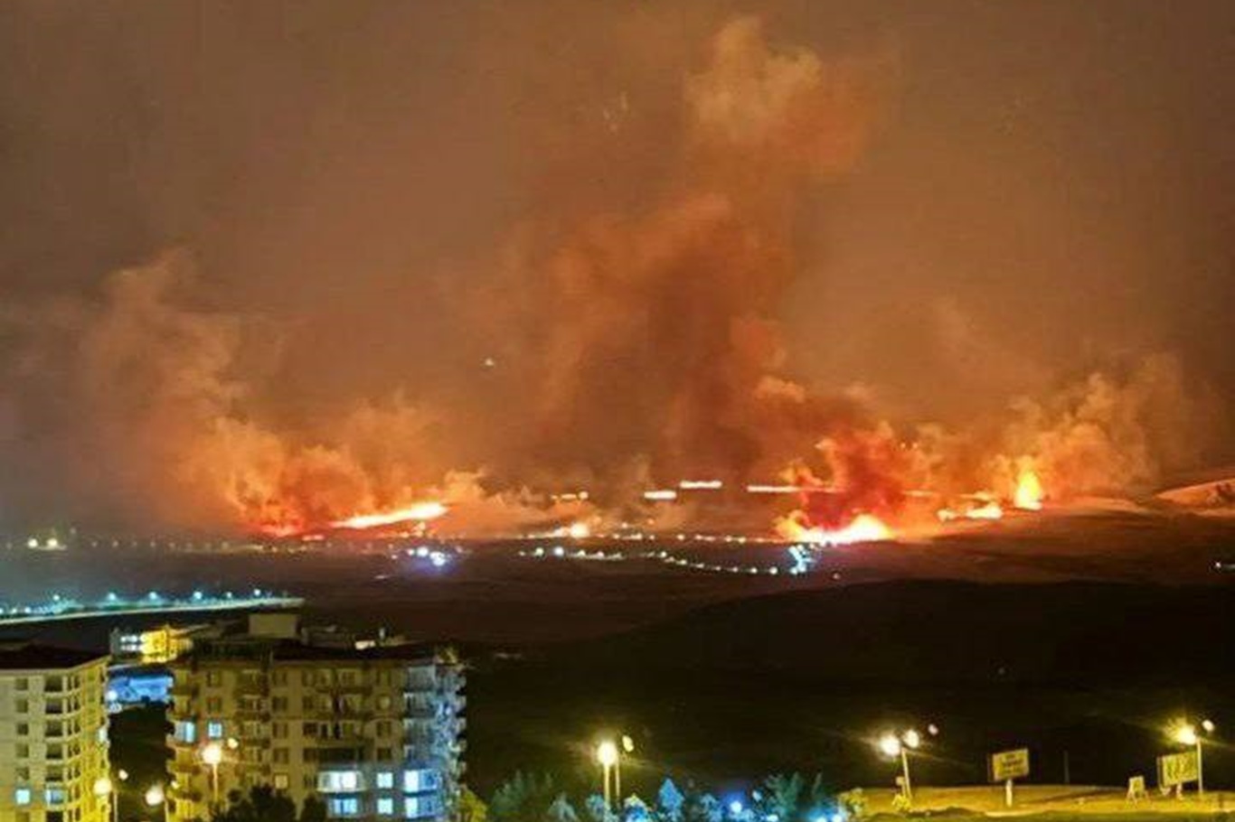 Siirt'te anız yangını geniş alana yayıldı