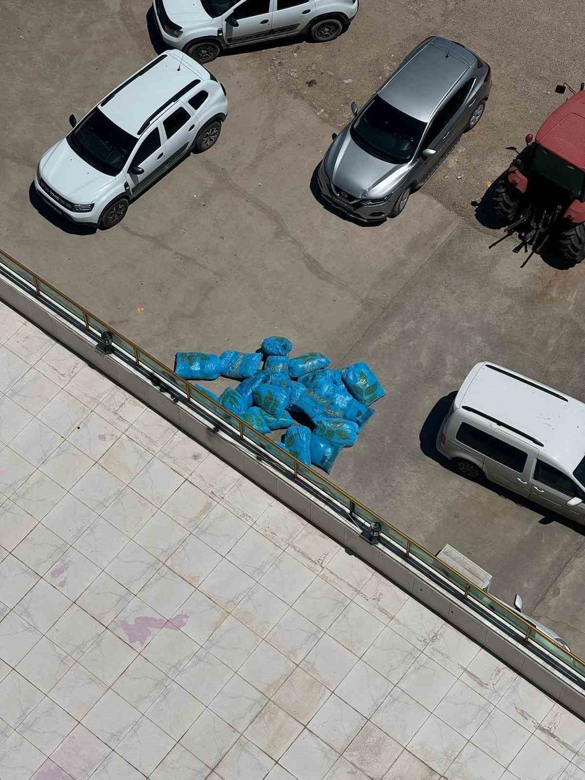 Diyarbakır’da Bir Işyerinde Yapılan Aramada 296 Kilo Skunk Ele Geçirildi