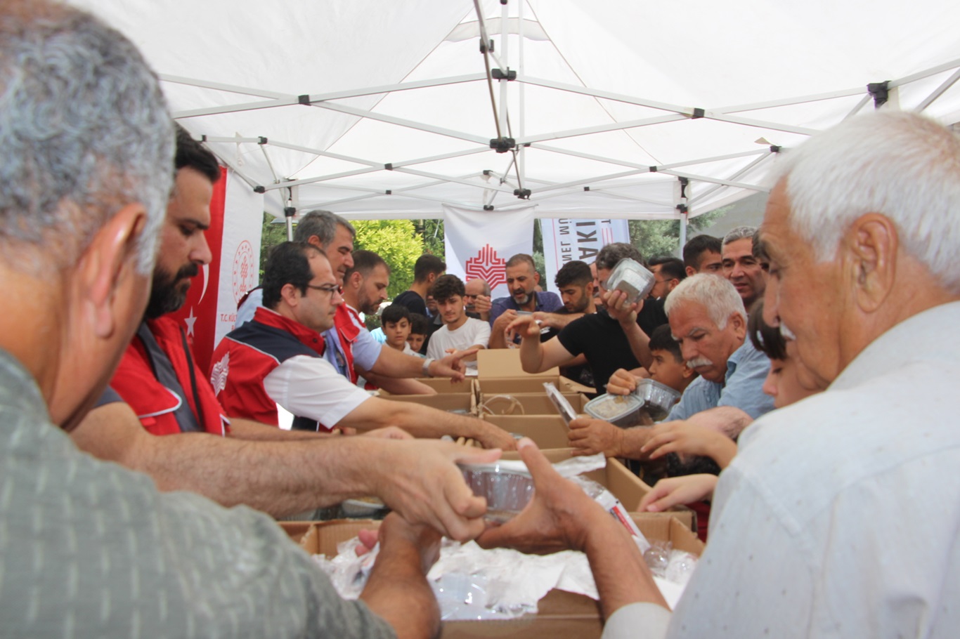 Mardin’de Muharrem ayı nedeniyle 3 bin kase aşure dağıtıldı