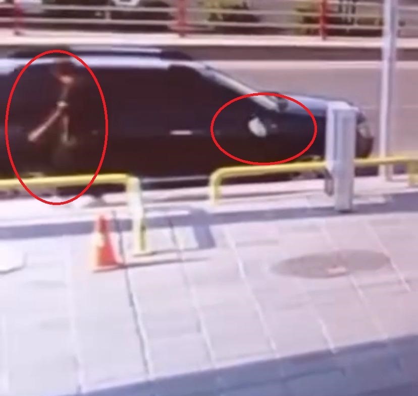 Diyarbakır’da Bir Kişi Araçlara Zarar Verdi