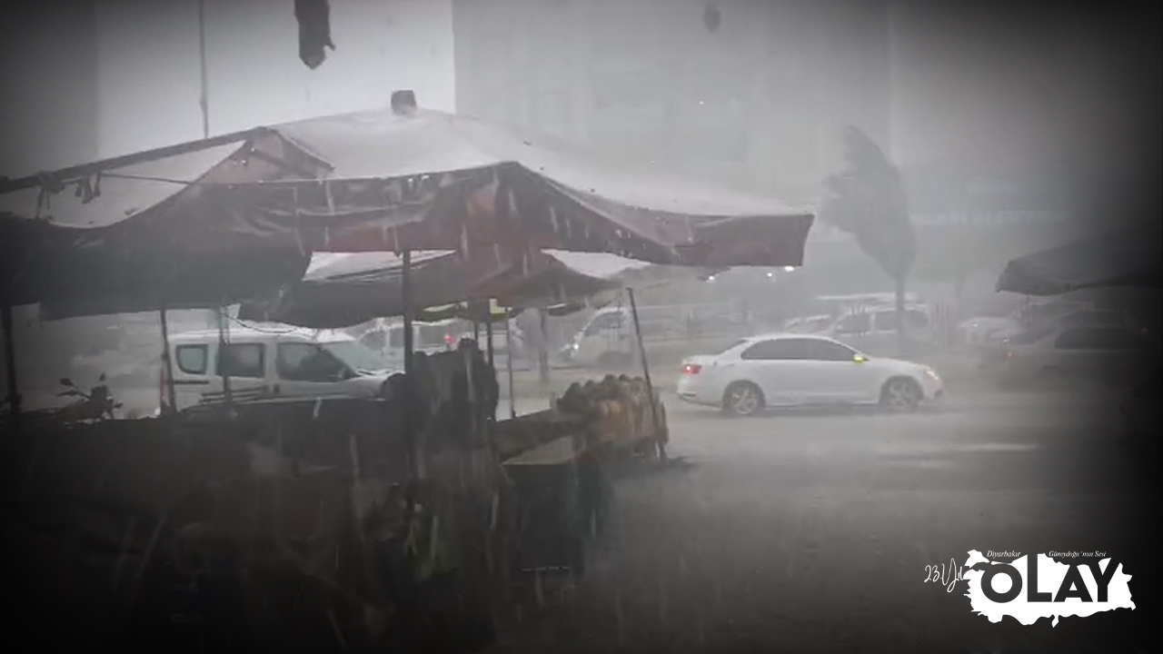 Diyarbakır'da Sağanak Pazarı Talan Etti (1)