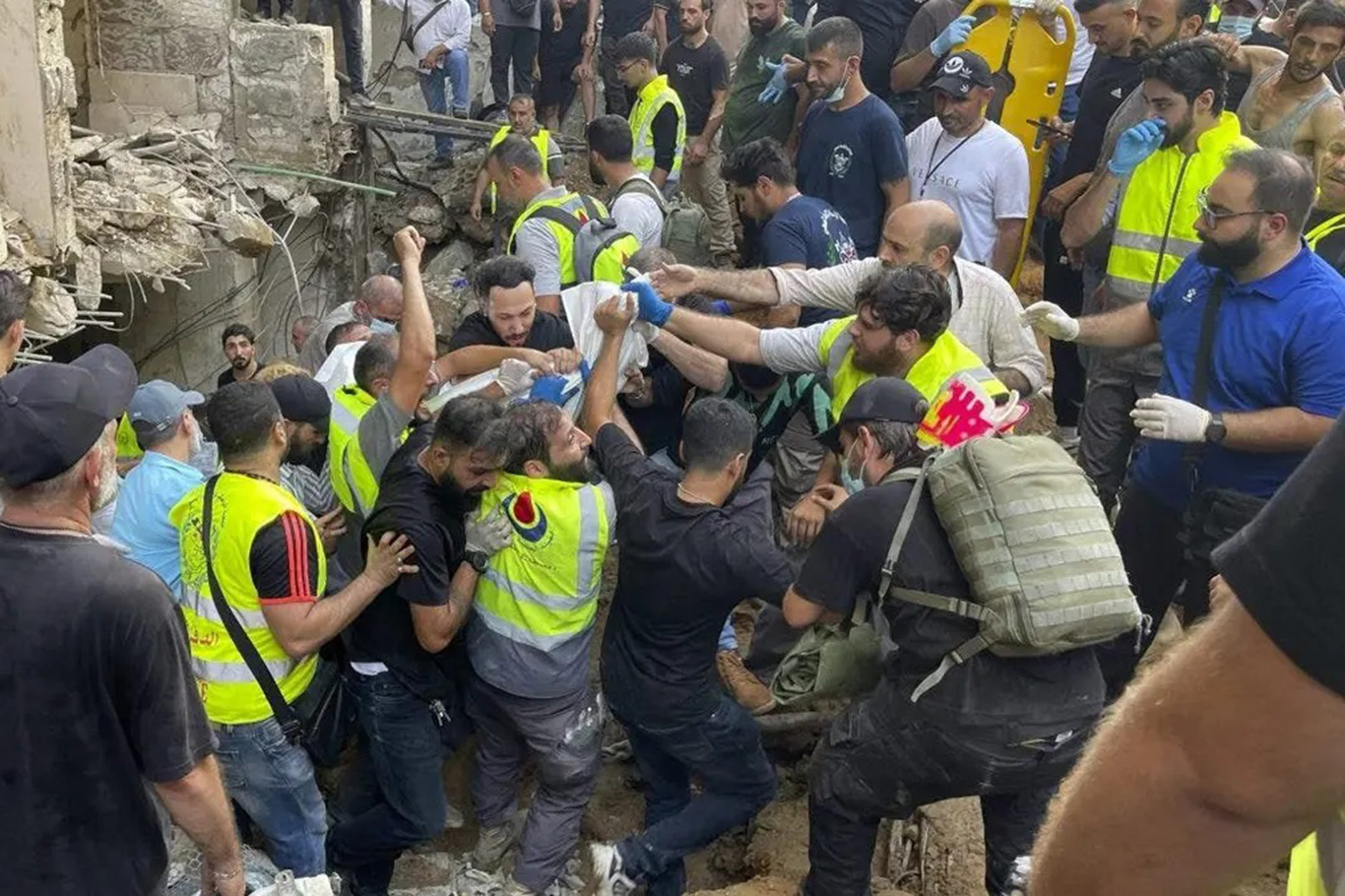 Siyonist rejim L&uuml;bnan'da 300'&uuml; kadın ve &ccedil;ocuk 1174 kişiyi şehid etti