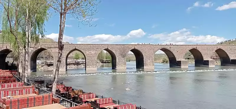 10 Gözlü Köprü  Fotoğraf meraklılarının gözdesi oldu