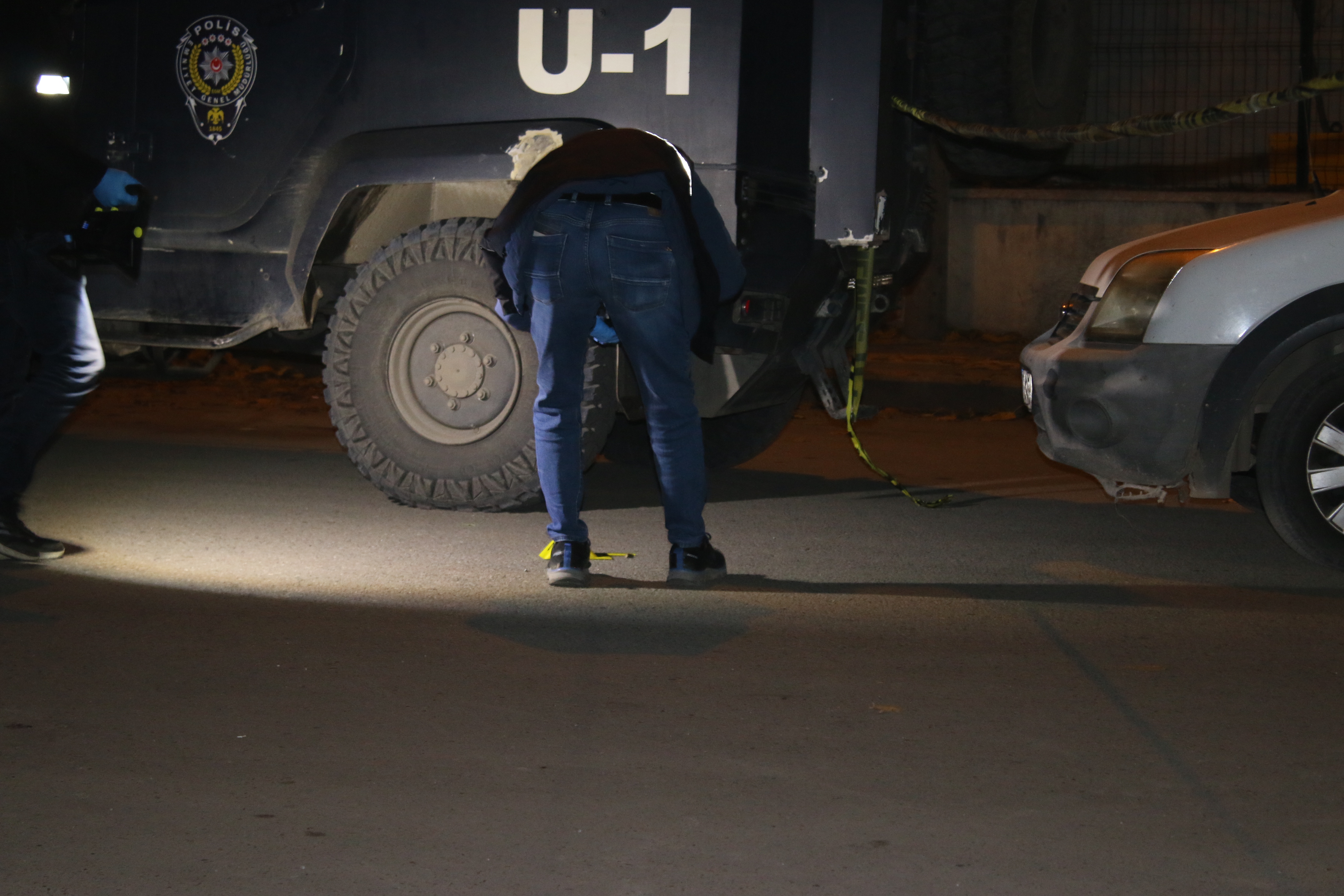 Diyarbakır Bismil'de Silahlı Saldırı Banka Atm'si Ve Iş Yeri Zarar Gördü (4)